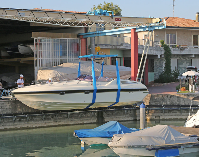 Bootswerft mit Krandienst am Gardasee
